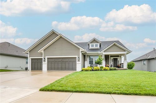5876 Mccormick Dr, Shawnee, KS, 66226-3617 | Card Image