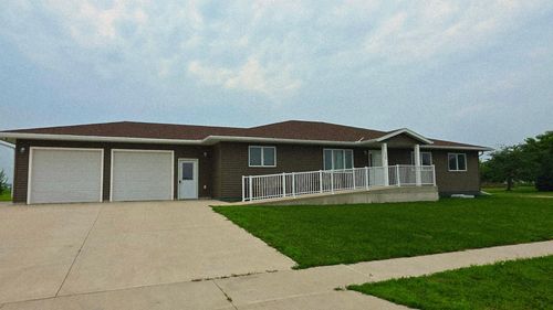 1400 Cheryl Ave, Marshall, MN, 56258-2693 | Card Image