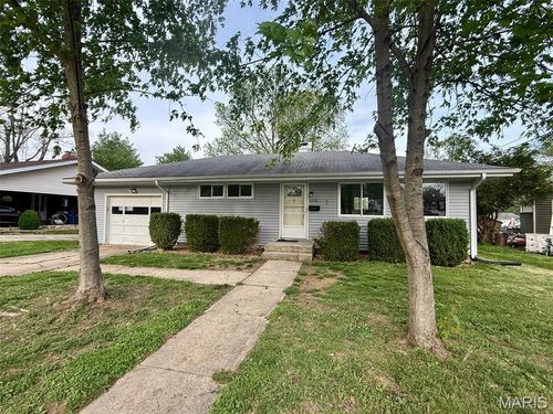 600 Killarney Dr, Greenville, IL, 62246-1351 | Card Image