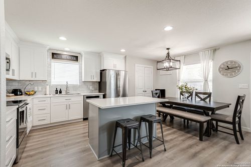 8978 Oakwood Park, San Antonio, TX, 78254-5789 | Card Image