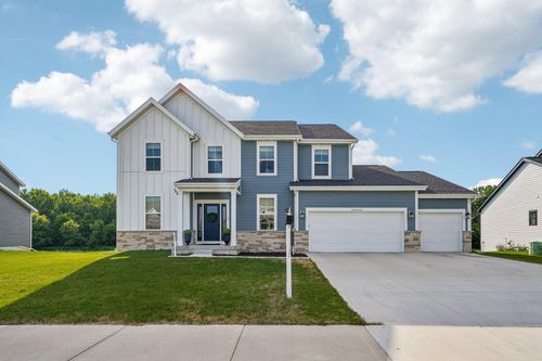 W242N5623 Peppertree Dr S, Sussex, WI, 53089-1609 | Card Image