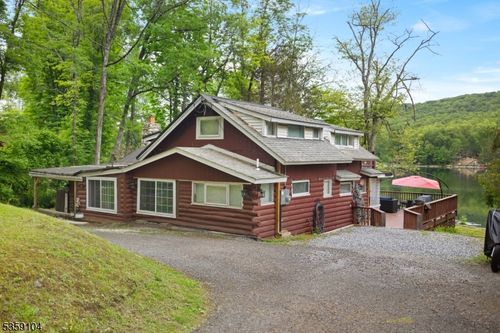 88 Lakeside Dr, Sussex, NJ, 07461-4396 | Card Image