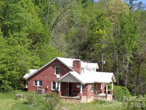 145 Kirks Dr, Hot Springs, NC, 28743-7436 | Card Image