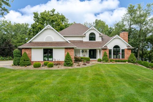 217 Greenfield Dr, Middlebury, IN, 46540-9573 | Card Image