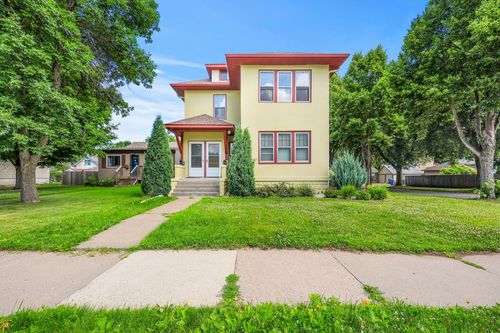 877 Cottage Ave E, Saint Paul, MN, 55106-1805 | Card Image