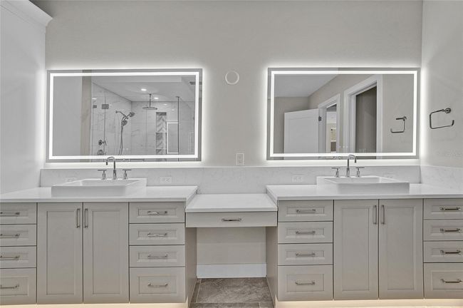 Dual vanity | Image 19