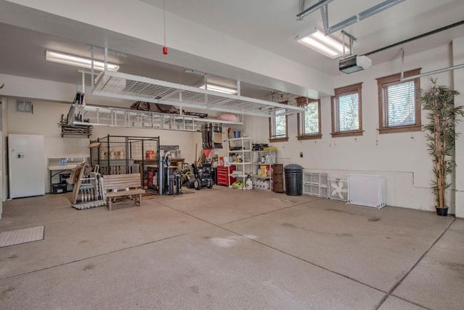 Oversized garage, fits 4 cars! | Image 43
