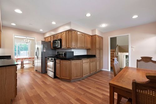 146 Millbrook Ln, Wilmette, IL, 60091-2937 | Card Image