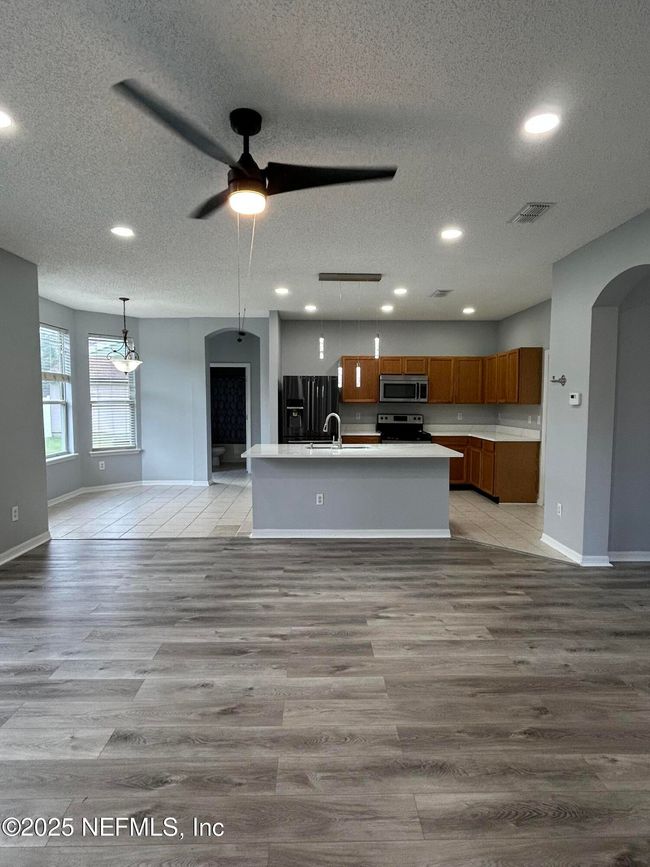 10258 Meadow Pointe Dr, House other with 4 bedrooms, 3 bathrooms and null parking in JACKSONVILLE FL | Image 5