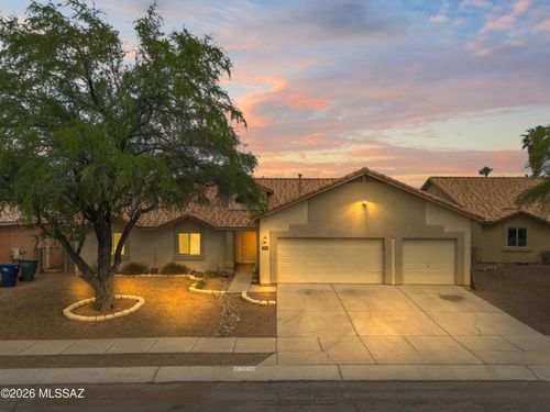 7699 S Zircon Crystal Dr, Tucson, AZ, 85747-5732 | Card Image