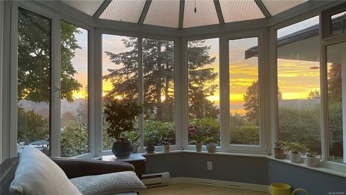 2559 Bermuda Pl, Victoria, BC, V8P3G2 | Card Image