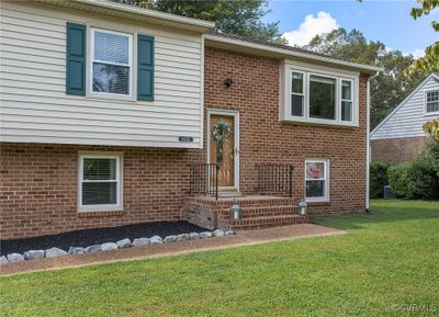 Bi-level home featuring a front yard | Image 2