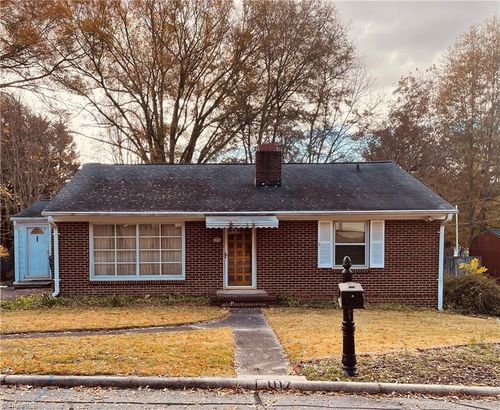 1117 N Woodleigh Cir, Reidsville, NC, 27320-4407 | Card Image