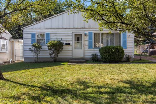 9313 Crestwood Dr, Parma Heights, OH, 44130-3257 | Card Image