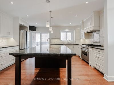 2311 Nikanna Rd, House other with 4 bedrooms, 3 bathrooms and 4 parking in Mississauga ON | Image 3