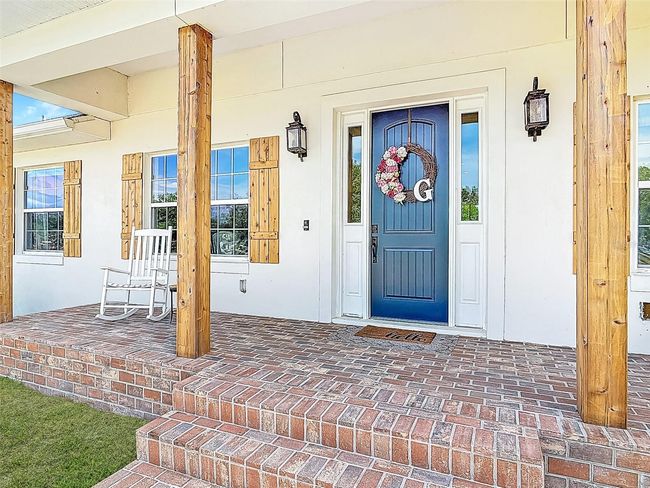 front entryway | Image 9