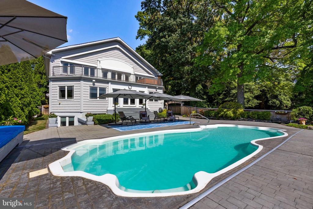 Residential in MIDDLE RIVER 2