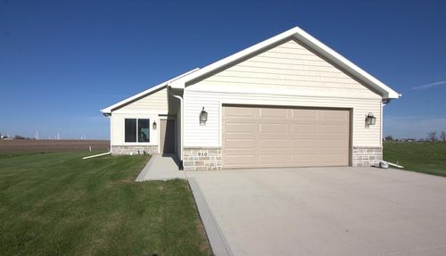 910 Sunrise Dr, Gowrie, IA, 50543-7486 | Card Image