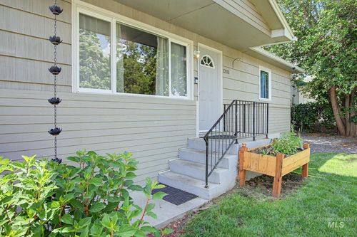 1203 20th Ave, Clarkston, WA, 99403-3119 | Card Image