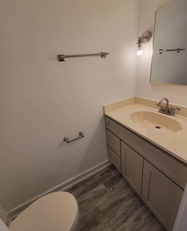 DOWNSTAIRS BATHROOM | Image 7