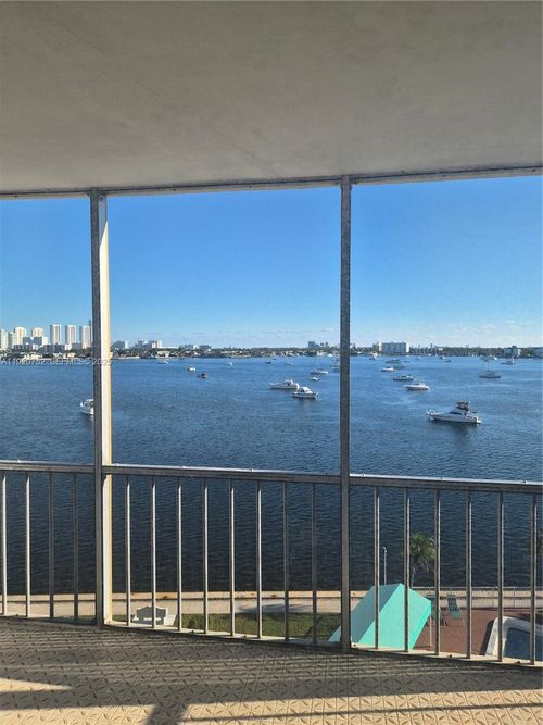 apt-m610-2910 Point East Dr, Aventura, FL, 33160-2615 | Card Image