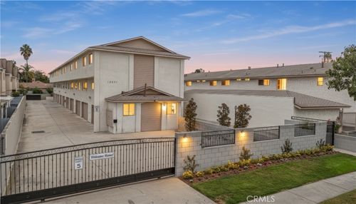 15531 Woodruff Ave, Bellflower, CA, 90706-4000 | Card Image