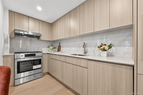 6k-33-71 Prince St, New York, NY, 11354 | Card Image