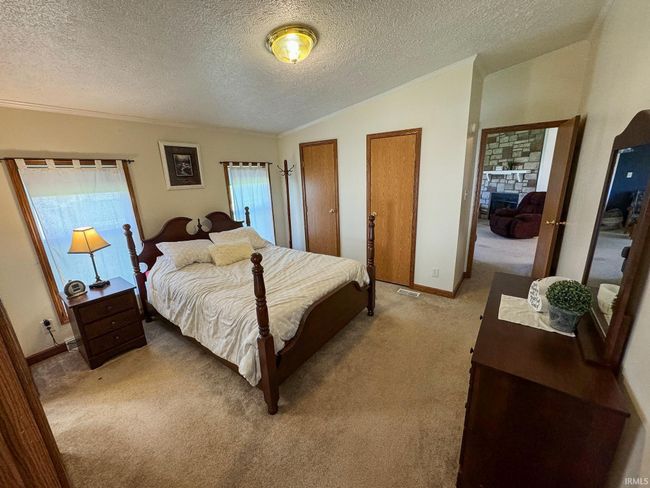 11604 Ne Wawasee Dr, House other with 6 bedrooms, 3 bathrooms and null parking in Syracuse IN | Image 14
