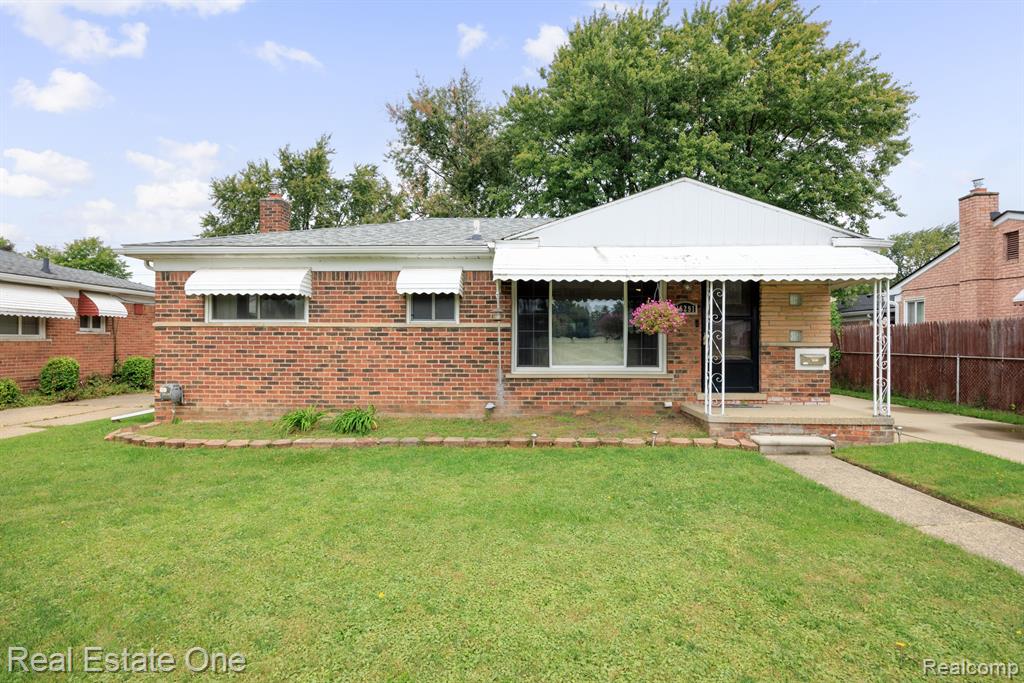 Frazho Rd, Roseville, MI 48066