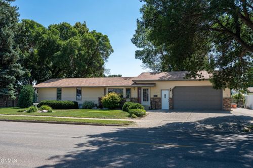 411 E Turnpike Ave, Bismarck, ND, 58501-1784 | Card Image