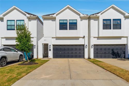 819 W 19th St, Houston, TX, 77008-3505 | Card Image