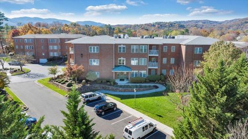 apt-211-3040 Mcvitty Forest Dr, Roanoke, VA, 24018-3568 | Card Image