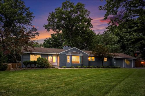 9440 Manor Rd, Leawood, KS, 66206-1833 | Card Image