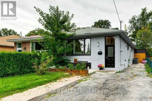 upper-72 Billington Cres, North York, ON, M3A2G6 | Card Image
