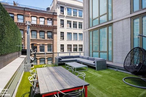 ph-138 W 19th St, New York, NY, 10011-4164 | Card Image