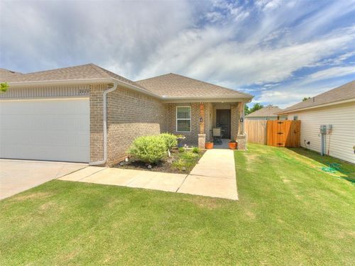 2020 Dillards Dr, Chickasha, OK, 73018-7843 | Card Image