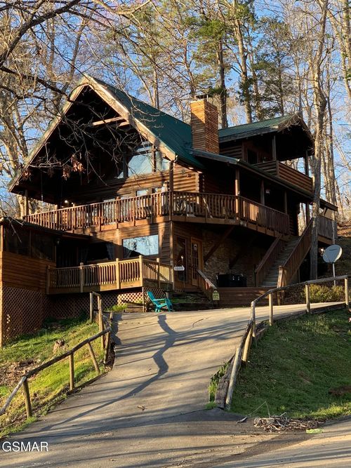 1009 Ravens Ford Way, Sevierville, TN, 37876-1806 | Card Image