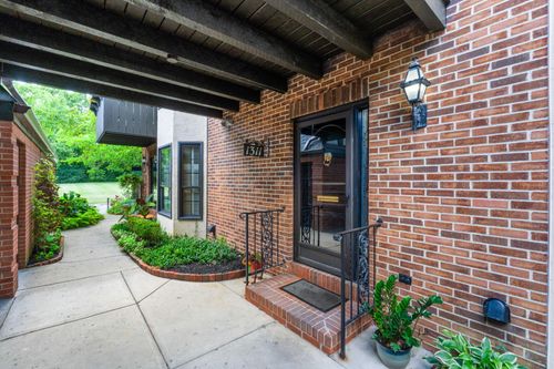 1311 La Rochelle Dr, Upper Arlington, OH, 43221-1531 | Card Image