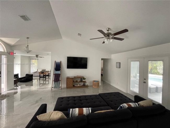107 Paddock St, House other with 3 bedrooms, 2 bathrooms and null parking in Sebastian FL | Image 9