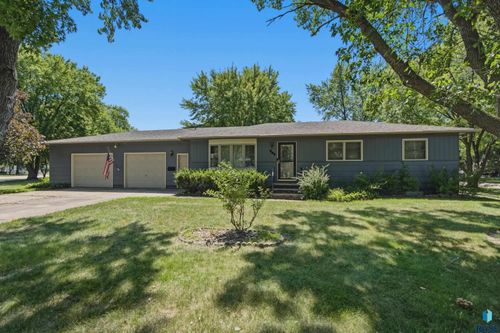 205 Crestwood Dr Drive, Hartford, SD, 57033 | Card Image