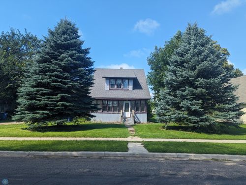 606 Harris St, Lisbon, ND, 58054-4628 | Card Image