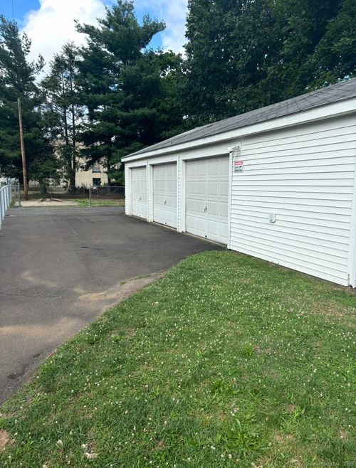 33 Helen St, Hamden, CT, 06514-4400 | Card Image
