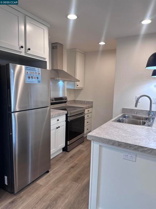 507 E Locust St, Lodi, CA, 95240-2323 | Card Image