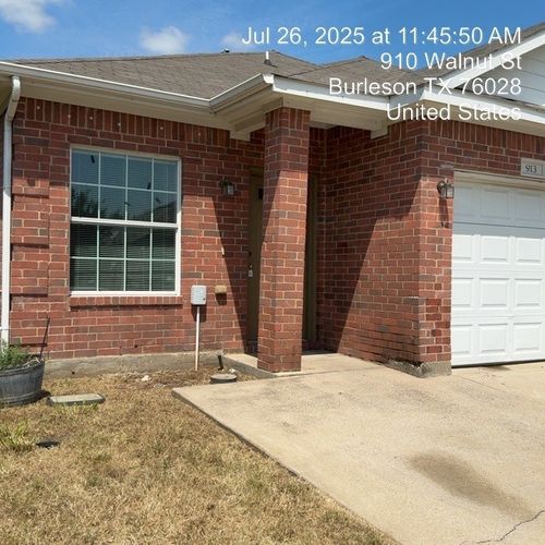 913 Walnut St, Burleson, TX, 76028-7065 | Card Image