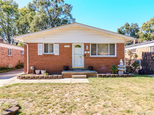 19661 Antago St, Livonia, MI, 48152-2515 | Card Image