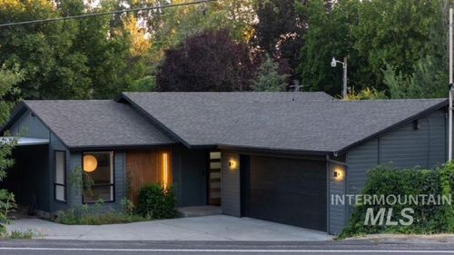 3901 W Hill Rd, Boise, ID, 83703-4225 | Card Image