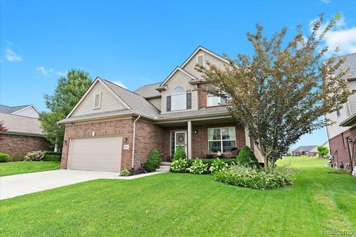 28352 Oakmonte Cir E, New Hudson, MI, 48165-8032 | Card Image