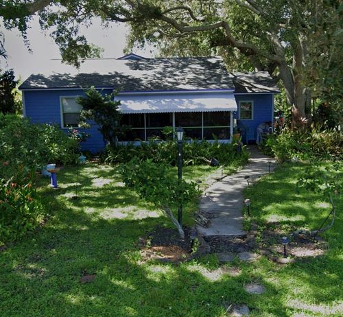 400 38th Ave Ne, SAINT PETERSBURG, FL, 33704-1520 | Card Image