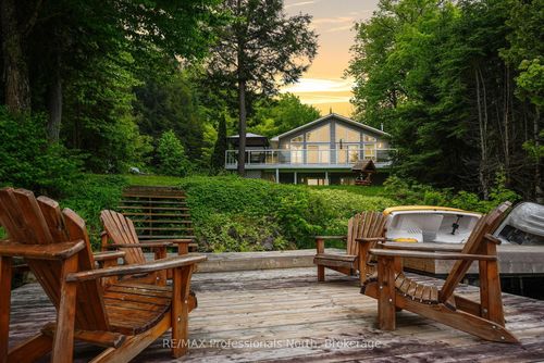 1093 Comak Cres, Algonquin Highlands, ON, K0M1S0 | Card Image