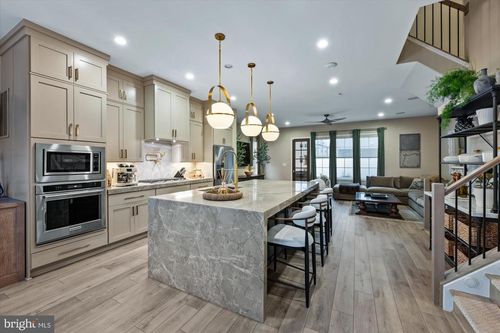 43464 Grandmoore St, ASHBURN, VA, 20148-5351 | Card Image